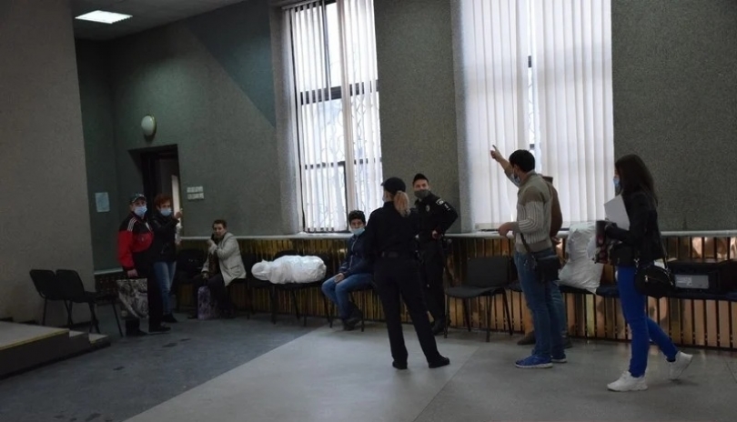 Члены ТИК Центрального района в Николаеве не спят третьи сутки из-за сдачи бюллетеней с участковых избирательных комиссий. Фото № 0 Члены ТИК Центрального района в Николаеве не спят третьи сутки из-за сдачи бюллетеней с участковых избирательных комиссий. Фото № 0