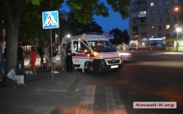На Центральном проспекте иномарка на пешеходном переходе сбила девочку Фото № 4 На Центральном проспекте иномарка на пешеходном переходе сбила девочку Фото № 4