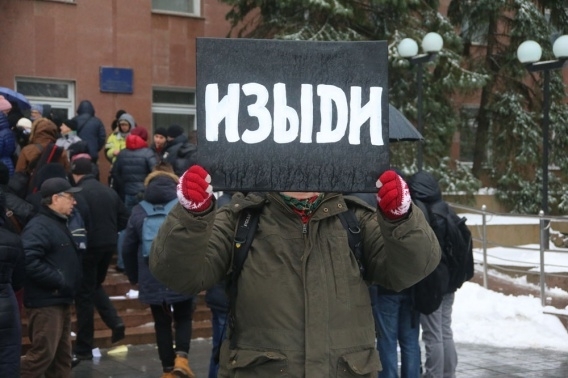 Жители Николаева требуют отставки Алексея Савченко из-за трагической смерти Народного героя Украины Владислава Волошина Фото № 1 Жители Николаева требуют отставки Алексея Савченко из-за трагической смерти Народного героя Украины Владислава Волошина Фото № 1