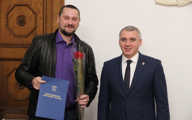 Мэр Николаева Александр Сенкевич вручил награды по случаю Дня автомобилиста и дорожника Фото № 28 Мэр Николаева Александр Сенкевич вручил награды по случаю Дня автомобилиста и дорожника Фото № 28