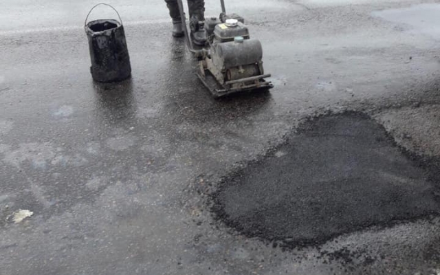 На автотрассах Н-24 и Н-11 приступили к неотложным работам по ликвидации аварийной ямочности Фото № 17 На автотрассах Н-24 и Н-11 приступили к неотложным работам по ликвидации аварийной ямочности Фото № 17