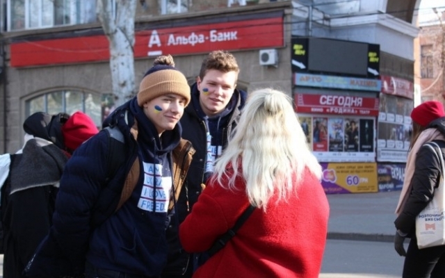 «Соборная страна»: в центре Николаева студенты УАЛ создали живой круг единства Фото № 0 «Соборная страна»: в центре Николаева студенты УАЛ создали живой круг единства Фото № 0