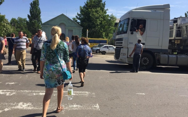 Граждане против закрытия Ульяновской общеобразовательной школы, в знак протеста они перекрыли трассу Фото № 5 Граждане против закрытия Ульяновской общеобразовательной школы, в знак протеста они перекрыли трассу Фото № 5