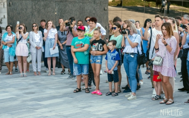 В Николаеве торжественно открыли арт-объект Middle Way Фото № 11 В Николаеве торжественно открыли арт-объект Middle Way Фото № 11