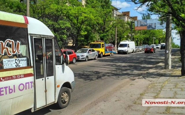 Возле Варваровском моста огромная автомобильная пробка Фото № 3 Возле Варваровском моста огромная автомобильная пробка Фото № 3