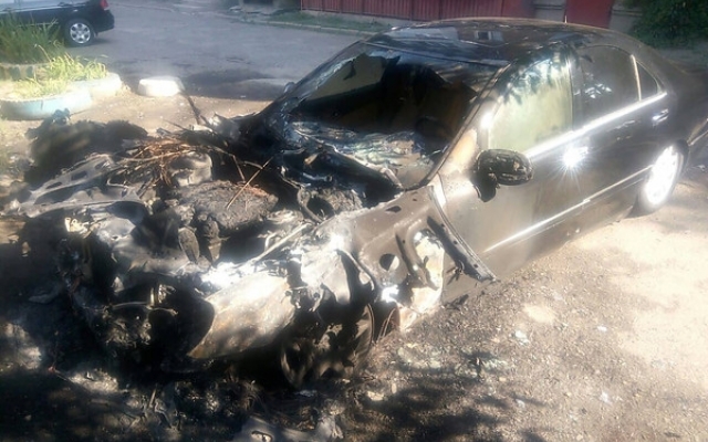 В Ингульском районе из-за короткого замыкания полностью сгорел автомобиль Фото № 0 В Ингульском районе из-за короткого замыкания полностью сгорел автомобиль Фото № 0