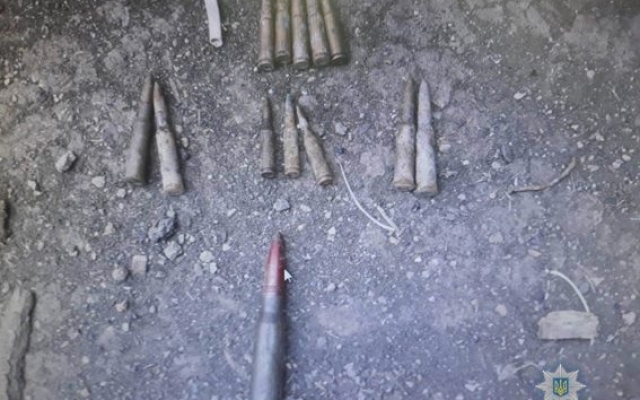 В Березанском районе молодой мужчина дома хранил большое количество детали от ракет, патроны и порох Фото № 3 В Березанском районе молодой мужчина дома хранил большое количество детали от ракет, патроны и порох Фото № 3