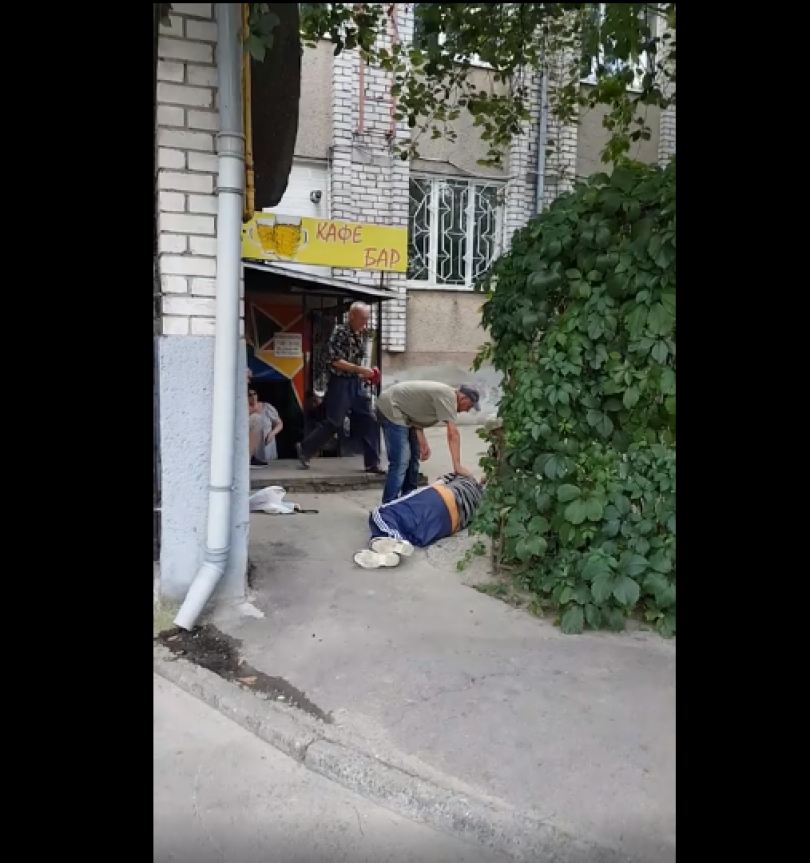 Хуже коронавируса – николаевцам не дает житья «наливайка», расположившаяся прямо в подвале многоэтажки Фото № 0 Хуже коронавируса – николаевцам не дает житья «наливайка», расположившаяся прямо в подвале многоэтажки Фото № 0