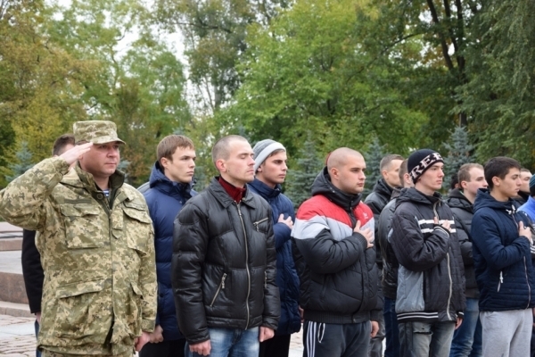 Призывники из Николаева отправились на срочную службу Фото № 1 Призывники из Николаева отправились на срочную службу Фото № 1