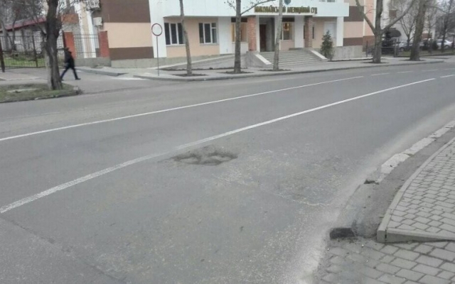 Подрядчика заставят менять асфальт на ул. Садовой — директор ДЖКХ Николаева Фото № 0 Подрядчика заставят менять асфальт на ул. Садовой — директор ДЖКХ Николаева Фото № 0