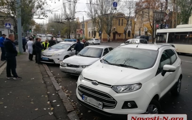 На Большой Морской столкнулись два автомобиля и маршрутка Фото № 7 На Большой Морской столкнулись два автомобиля и маршрутка Фото № 7
