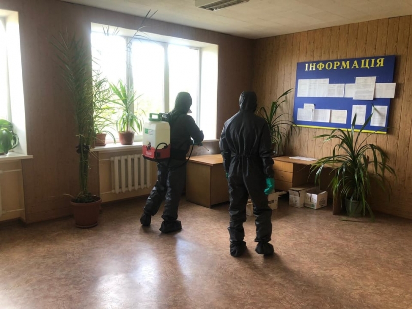 Дезинфекция потенциально опасных мест - спасатели Николаевщины работают ежедневно Фото № 1 Дезинфекция потенциально опасных мест - спасатели Николаевщины работают ежедневно Фото № 1