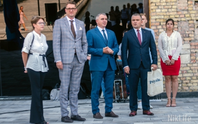 В Николаеве торжественно открыли арт-объект Middle Way Фото № 8 В Николаеве торжественно открыли арт-объект Middle Way Фото № 8