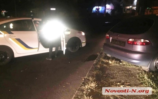 Возле николаевского автовокзала автомобиль снес ограждение Фото № 4 Возле николаевского автовокзала автомобиль снес ограждение Фото № 4