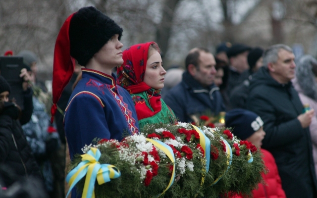 Памяти миллионов погибших: возле Кургана Памяти состоялся скорбный митинг и молебен Фото № 1 Памяти миллионов погибших: возле Кургана Памяти состоялся скорбный митинг и молебен Фото № 1