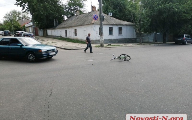 На Шоссейной автомобиль сбил велосипедиста Фото № 1 На Шоссейной автомобиль сбил велосипедиста Фото № 1