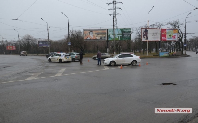 В Николаеве на Херсонском кольце произошло ДТП Фото № 0 В Николаеве на Херсонском кольце произошло ДТП Фото № 0