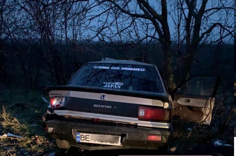 На Николаевщине в лобовом столкновении Лада Приора и Honda Civic пострадали люди Фото № 2 На Николаевщине в лобовом столкновении Лада Приора и Honda Civic пострадали люди Фото № 2