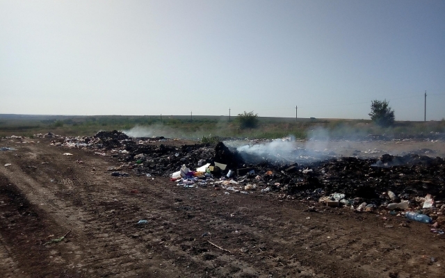 В Николаевской области из-за неосторожного обращения с огнем загорелись свалки бытовых отходов Фото № 2 В Николаевской области из-за неосторожного обращения с огнем загорелись свалки бытовых отходов Фото № 2
