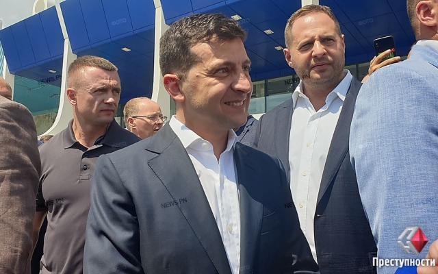 Президент Украины осмотрел трассу Н-14 и приехал на Николаевский судостроительный завод, чтобы обсудить судьбу крейсера «Украина» Фото № 17 Президент Украины осмотрел трассу Н-14 и приехал на Николаевский судостроительный завод, чтобы обсудить судьбу крейсера «Украина» Фото № 17