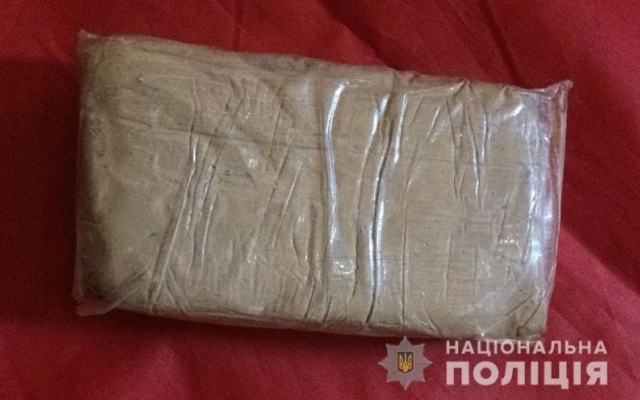 Во время обысков по делу ОПГ воров были обнаружены взрывчатка, оружие, коммунистическая символика и карта с указанием органов власти Фото № 1 Во время обысков по делу ОПГ воров были обнаружены взрывчатка, оружие, коммунистическая символика и карта с указанием органов власти Фото № 1