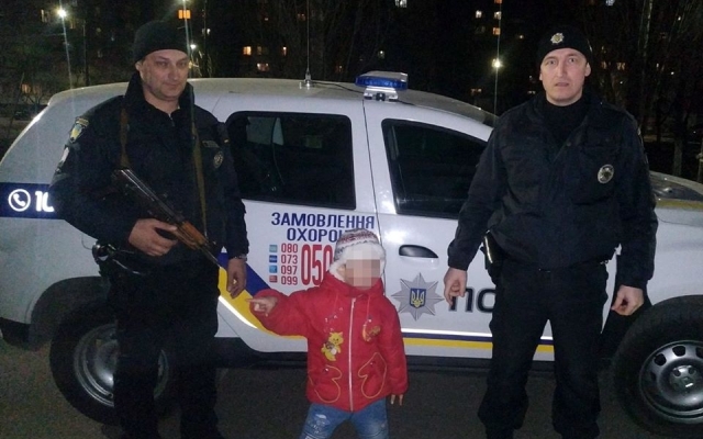 В Николаеве полицейские нашли потерявшегося 6-летнего мальчика Фото № 0 В Николаеве полицейские нашли потерявшегося 6-летнего мальчика Фото № 0