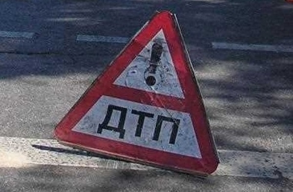 Водитель автомобиля врезался в столб Фото № 0 Водитель автомобиля врезался в столб Фото № 0