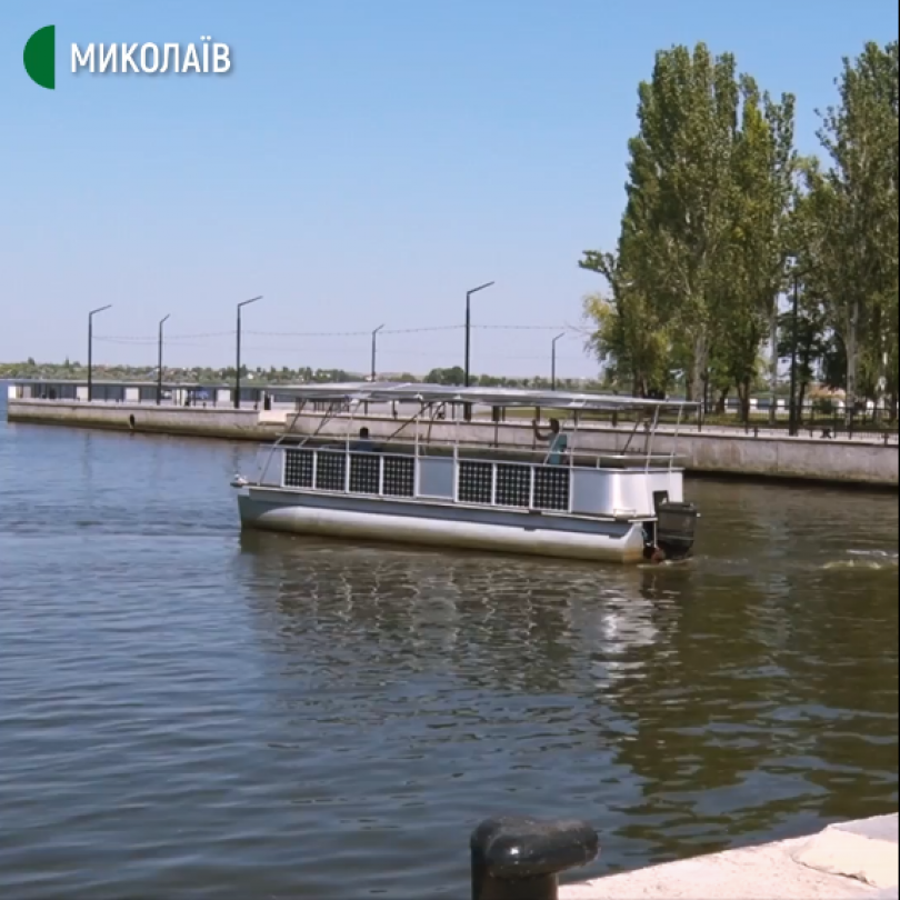 Экологический катерок курсирует в акватории Николаева Фото № 1 Экологический катерок курсирует в акватории Николаева Фото № 1