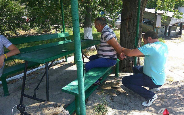 В Николаеве задержали на взятке сотрудника рыбоохраны, который вместе с деньгами прыгнул в реку Фото № 1 В Николаеве задержали на взятке сотрудника рыбоохраны, который вместе с деньгами прыгнул в реку Фото № 1