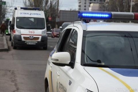 Без одежды, с порезанными руками, неадекватен – в таком состоянии застали патрульные молодого николаевца Фото № 0 Без одежды, с порезанными руками, неадекватен – в таком состоянии застали патрульные молодого николаевца Фото № 0
