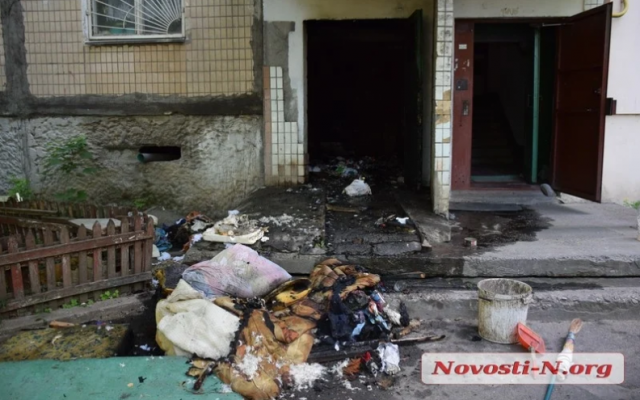 В Николаевской многоэтажке вовремя погасили пожар - загорелось в мусоропроводном помещении Фото № 1 В Николаевской многоэтажке вовремя погасили пожар - загорелось в мусоропроводном помещении Фото № 1