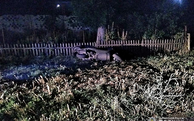 В Березанке водитель мопеда врезался в забор и скончался в «скорой» по дороге в больницу Фото № 1 В Березанке водитель мопеда врезался в забор и скончался в «скорой» по дороге в больницу Фото № 1