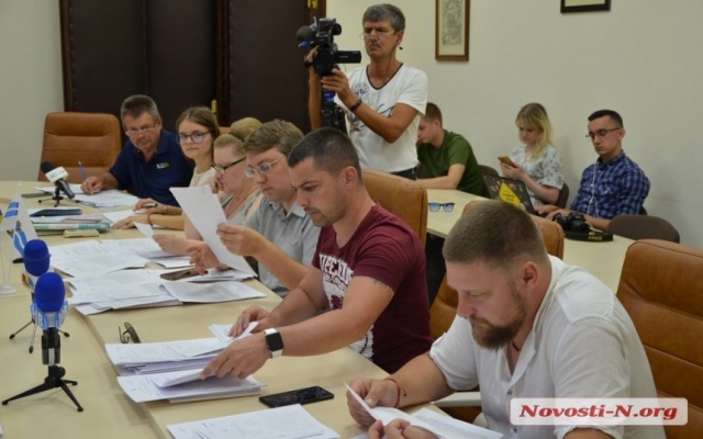 На реставрацию памятника корабелам и флотоводцам планируют потратить более полумиллиона гривен Фото № 3 На реставрацию памятника корабелам и флотоводцам планируют потратить более полумиллиона гривен Фото № 3