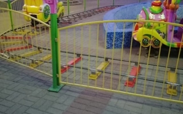 В Николаеве на аттракционах травмировался маленький ребенок Фото № 1 В Николаеве на аттракционах травмировался маленький ребенок Фото № 1
