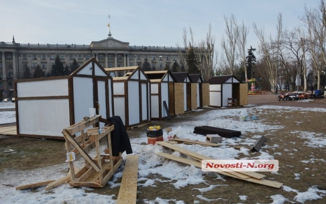 На главной площади Николаева разобрали На главной площади Николаева разобрали