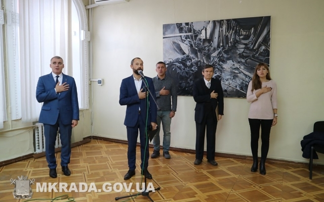 В музее им. В.Верещагина проходит выставка картин «Аэропорт», посвященная памяти мужественных героев Фото № 4 В музее им. В.Верещагина проходит выставка картин «Аэропорт», посвященная памяти мужественных героев Фото № 4
