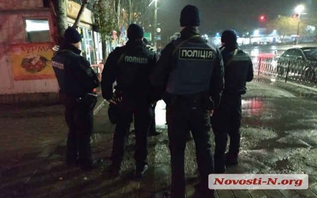 В Николаеве двое неизвестных, угрожая гранатой, ограбили зал игровых автоматов Фото № 1 В Николаеве двое неизвестных, угрожая гранатой, ограбили зал игровых автоматов Фото № 1