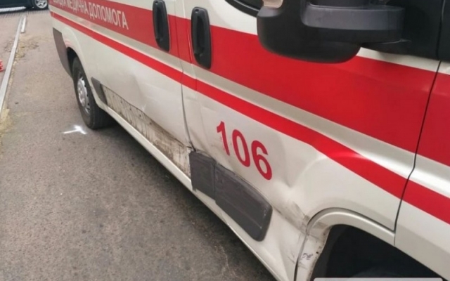 В Николаеве в аварию попала «скорая», которая везла кровь для анализов на коронавирус Фото № 0 В Николаеве в аварию попала «скорая», которая везла кровь для анализов на коронавирус Фото № 0