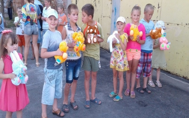 Николаевцы вышли на праздник двора в Заводском районе Фото № 1 Николаевцы вышли на праздник двора в Заводском районе Фото № 1