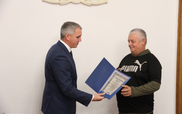 Мэр Николаева Александр Сенкевич вручил награды по случаю Дня автомобилиста и дорожника Фото № 34 Мэр Николаева Александр Сенкевич вручил награды по случаю Дня автомобилиста и дорожника Фото № 34
