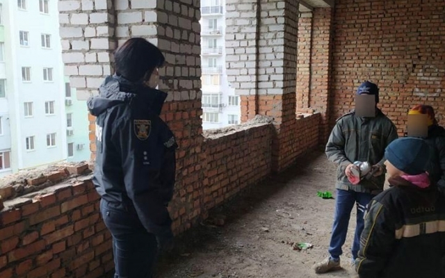 Николаевские патрульные ловят детей, гуляющих по Николаевские патрульные ловят детей, гуляющих по