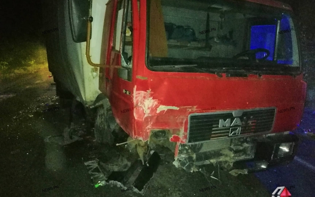 На трассе «Николаев-Киев» автомобиль вылетел на встречную полосу и врезался в два грузовика, есть пострадавшие Фото № 6 На трассе «Николаев-Киев» автомобиль вылетел на встречную полосу и врезался в два грузовика, есть пострадавшие Фото № 6