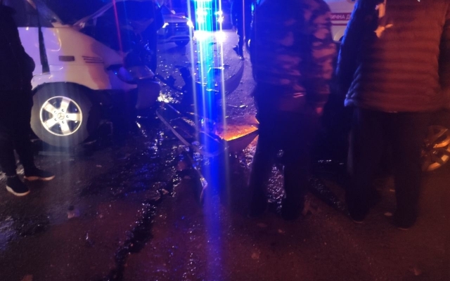 На Богоявленском проспекте столкнулись два автомобиля, пострадали два человека Фото № 0 На Богоявленском проспекте столкнулись два автомобиля, пострадали два человека Фото № 0