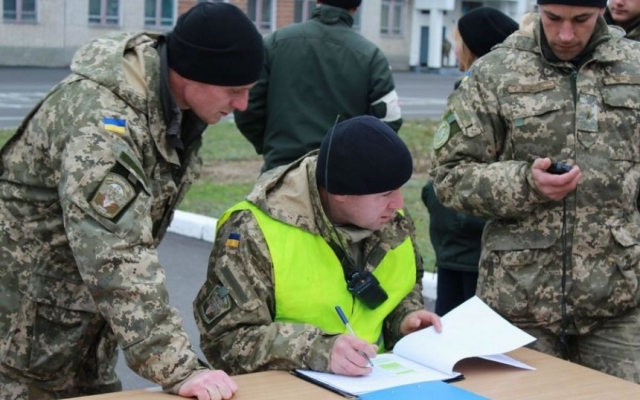 Десантники из Николаева сдавали нормативы по физической подготовке Фото № 2 Десантники из Николаева сдавали нормативы по физической подготовке Фото № 2