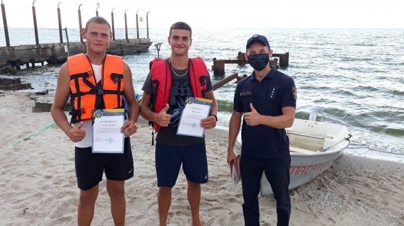 В Очакове маму с двумя маленькими детьми унесло в море – спасатели сработали оперативно и четко Фото № 0 В Очакове маму с двумя маленькими детьми унесло в море – спасатели сработали оперативно и четко Фото № 0