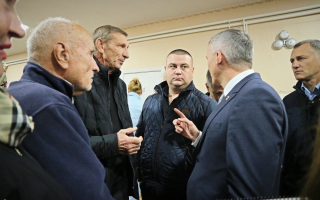 Мэр Николаева Александр Сенкевич встретился с жителями Малой Коренихи Фото № 28 Мэр Николаева Александр Сенкевич встретился с жителями Малой Коренихи Фото № 28