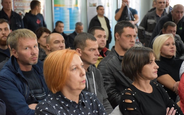 Губернатор Николаевской области Александр Стадник встретился с работниками Стивидорной компании «Ольвия » Фото № 3 Губернатор Николаевской области Александр Стадник встретился с работниками Стивидорной компании «Ольвия » Фото № 3