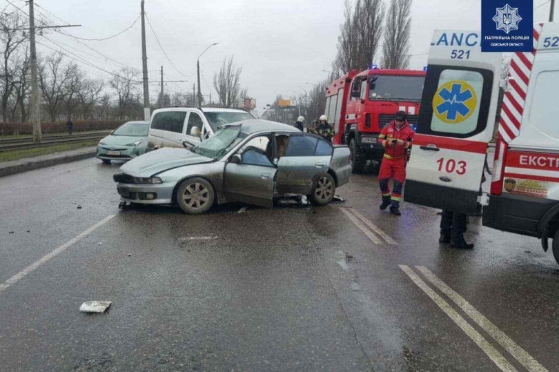 В ДТП под Николаевом погибла девушка Фото № 0 В ДТП под Николаевом погибла девушка Фото № 0