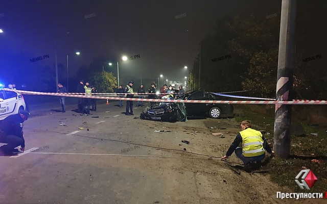В Корабельном районе автомобиль на огромной скорости вылетел на обочину и врезался в столб: пассажир – погиб, водитель – в больнице Фото № 3 В Корабельном районе автомобиль на огромной скорости вылетел на обочину и врезался в столб: пассажир – погиб, водитель – в больнице Фото № 3