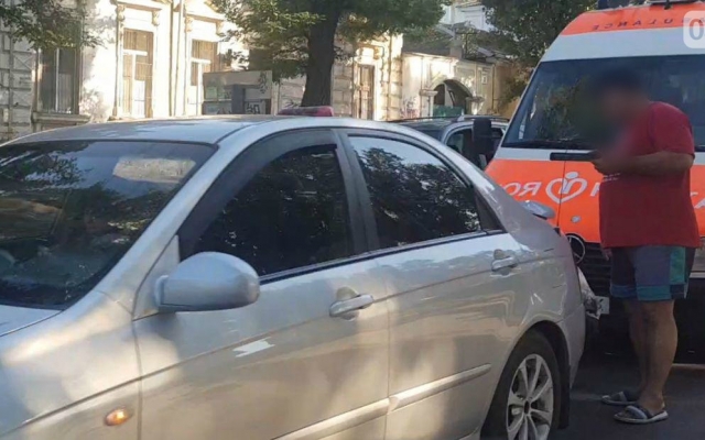 «Скорая помощь» на Пушкинской врезалась в автомобиль Фото № 2 «Скорая помощь» на Пушкинской врезалась в автомобиль Фото № 2